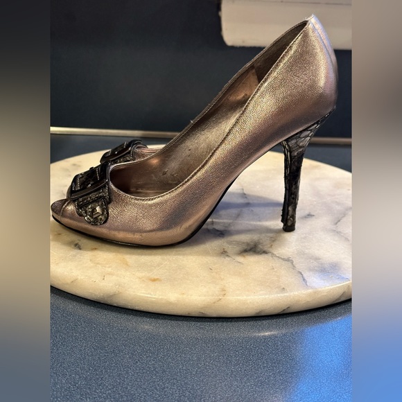 Guess Heels Metallic Champagne Color & Black Animal Print On Heel & Buck… - Picture 2 of 14